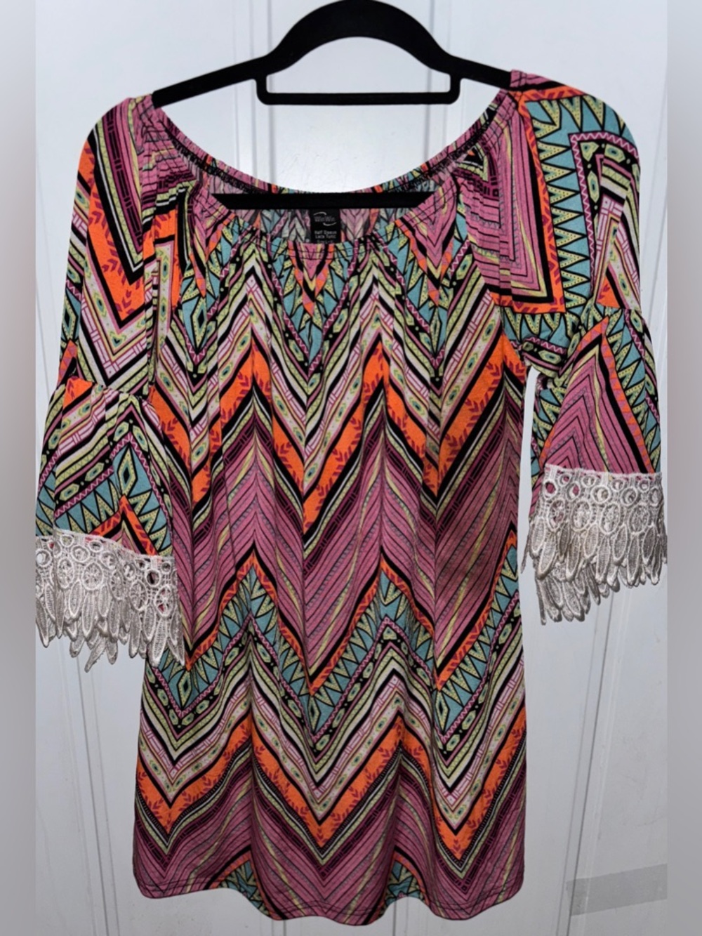 WinWin L/XL Pink, Orange & Turquoise Chevron Tunic with Lace Trim~NWOT~ptp: